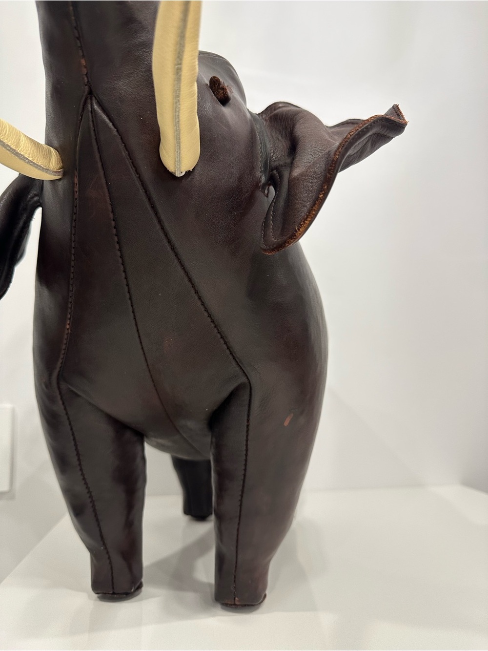 Omersa Standard Leather Brown Elephant
Home Accent H: 51cm, L: 52cm, W: 23cm - Picture 6 of 16